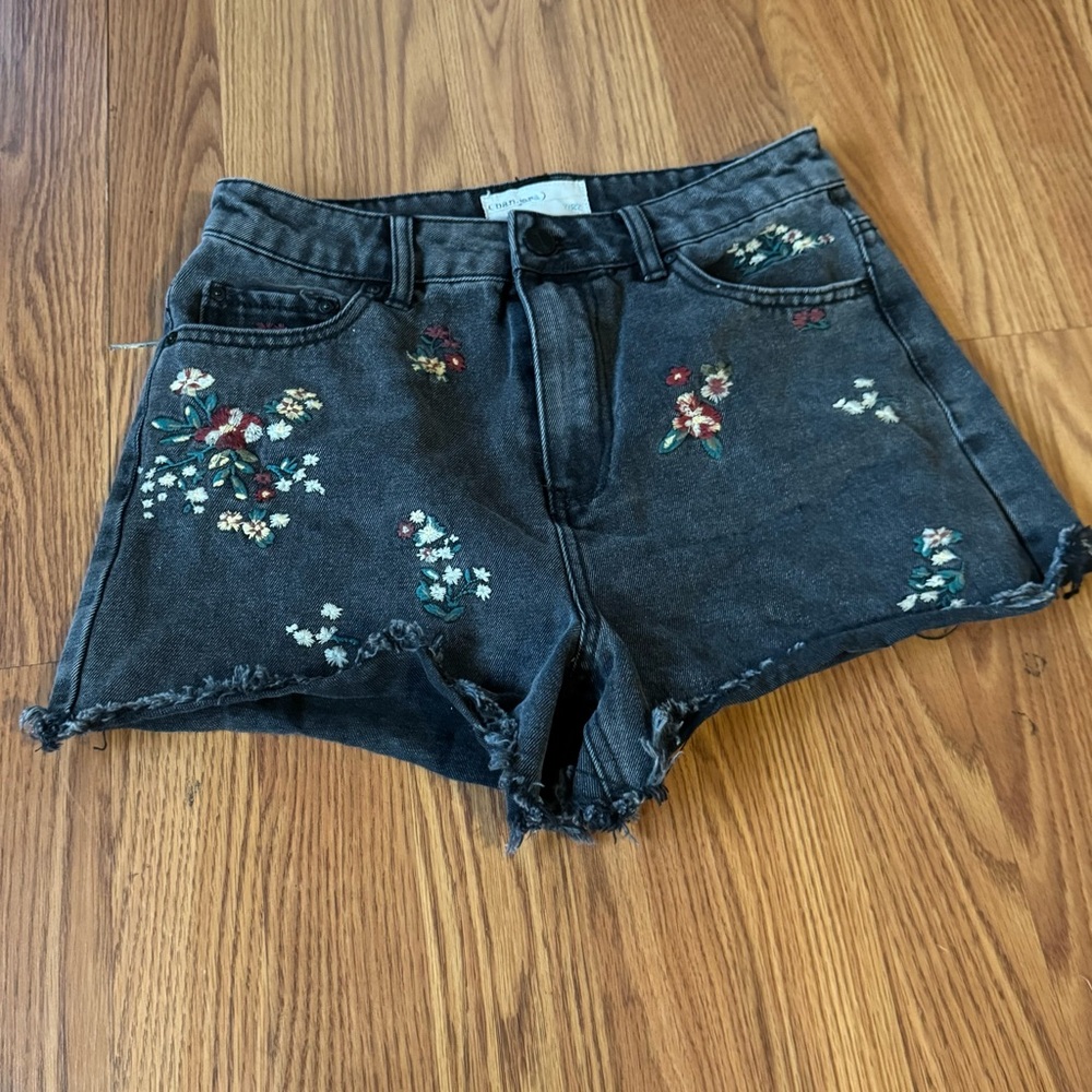 Banjara Size 7 Embroidered Floral Black Denim Shorts NWOT Boho‎ Summer